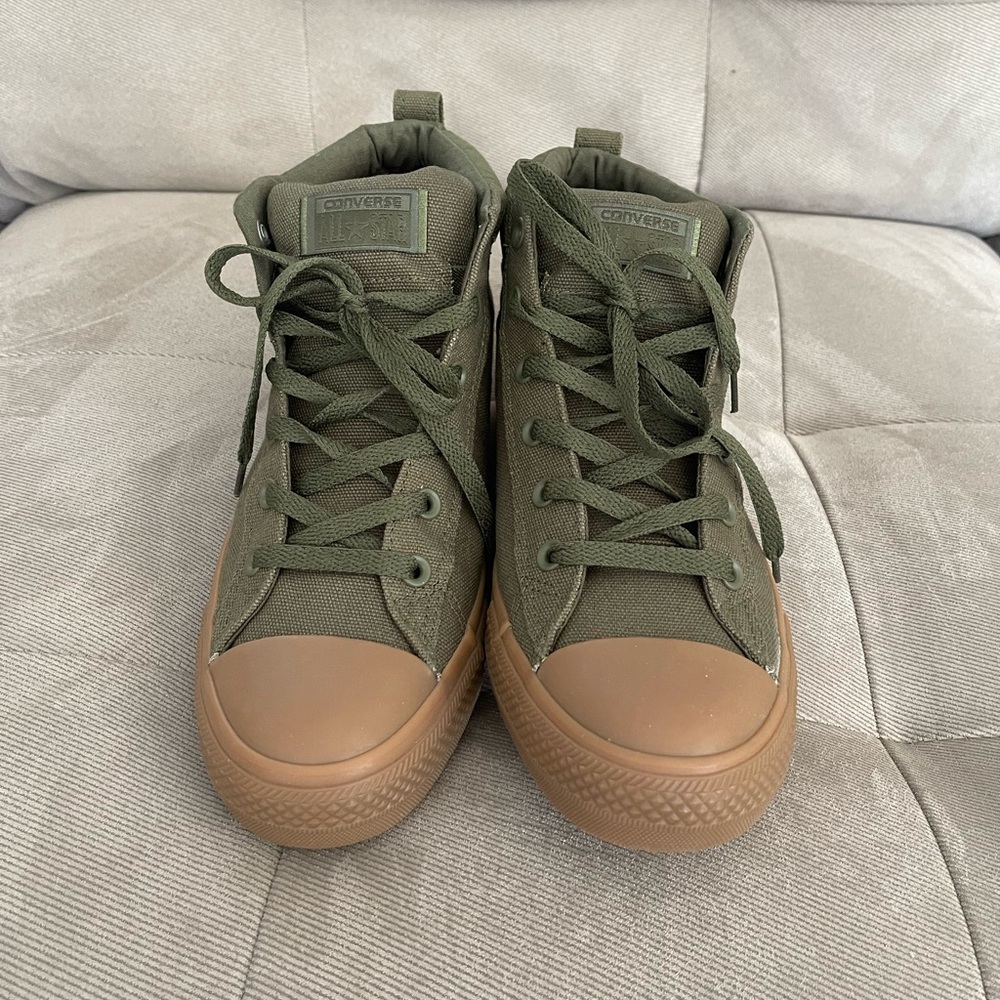 Brand New Mens Converse
CTAS STREET MID
HERBAL/DARK HONEY/DARK HONEY